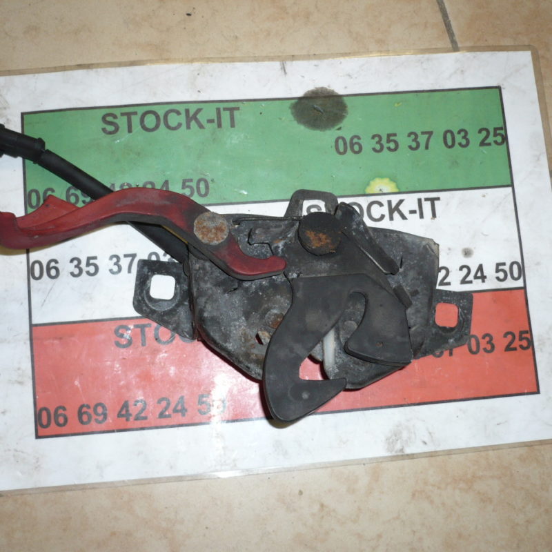 Serrure capot 147