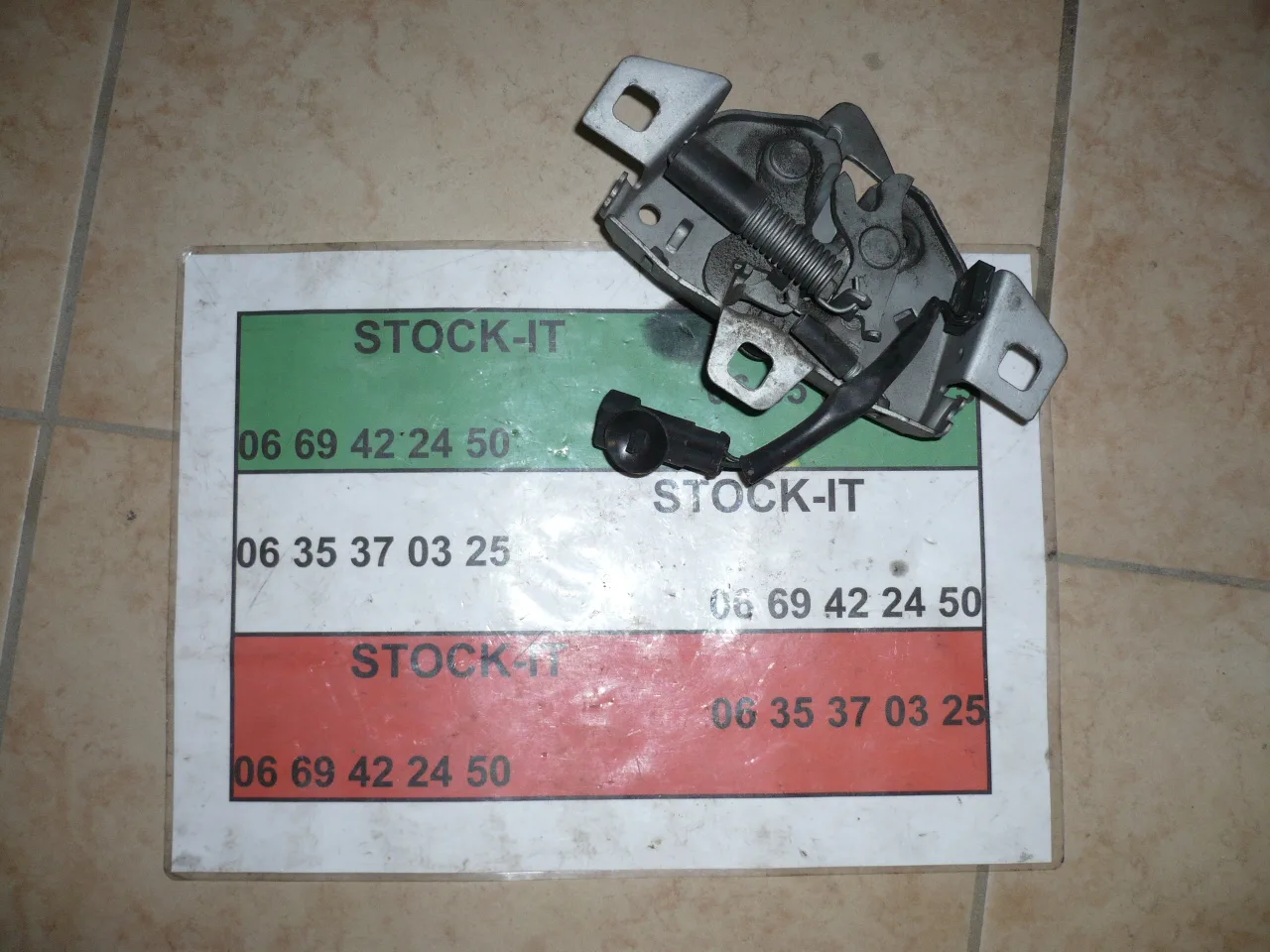 Serrure capot Avec contacteur alarme Alfa 166 – Image 2