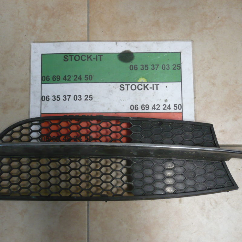 Grille pare choc gauche Alfa 147 ph1