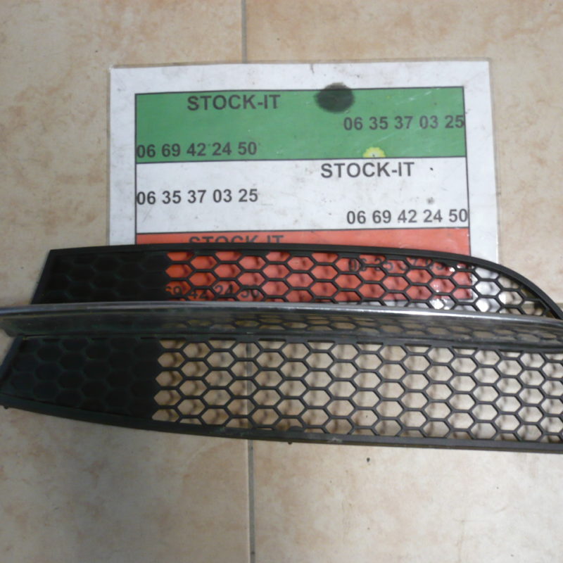 Grille pare choc droit Alfa 147 ph1