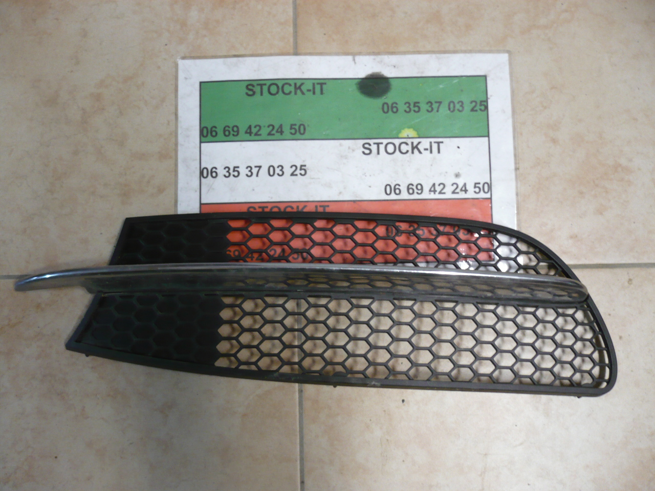 Grille pare choc droit Alfa 147 ph1
