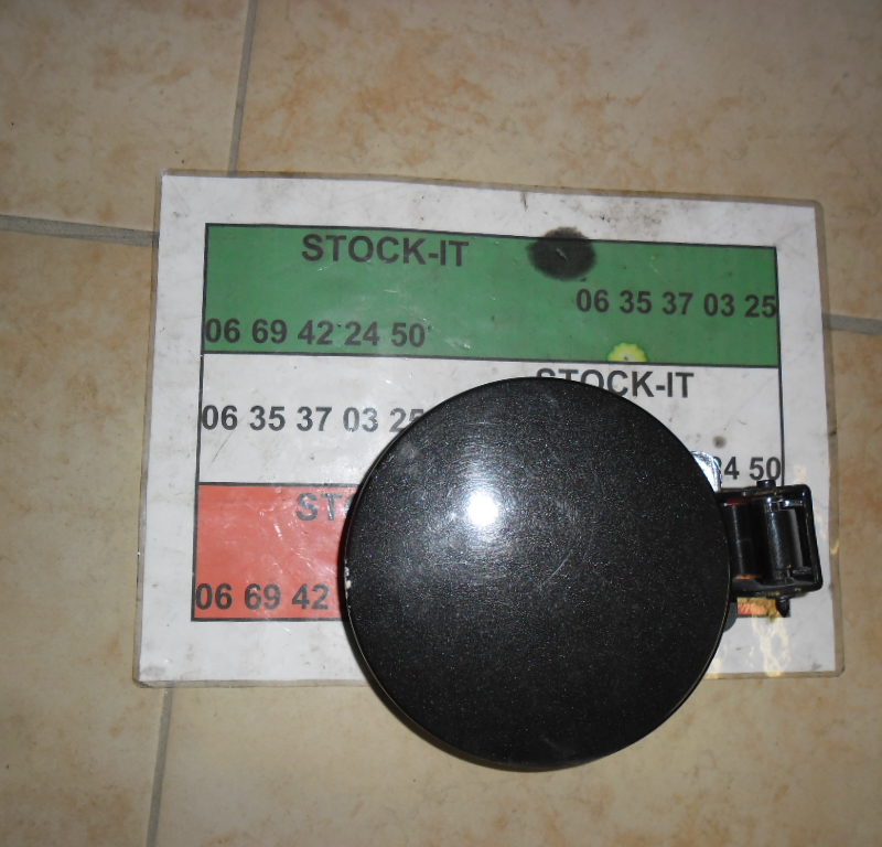 Trappe carburant noire 156