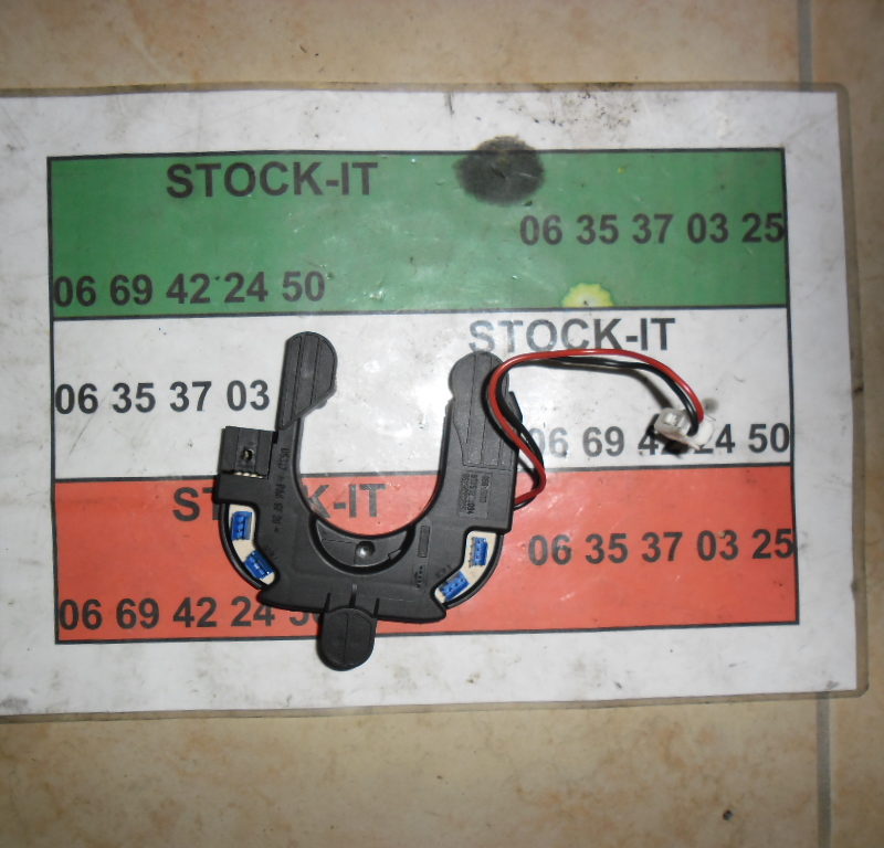 Concentrateur multifonctions pour commandes au volant