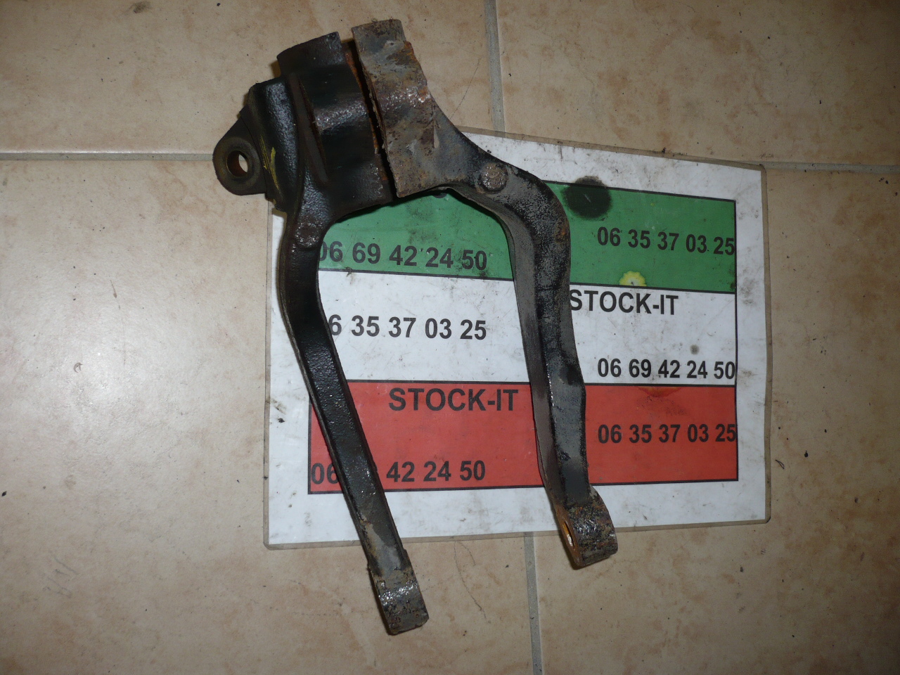 Support bas amortisseur droit Fonte Alfa 159