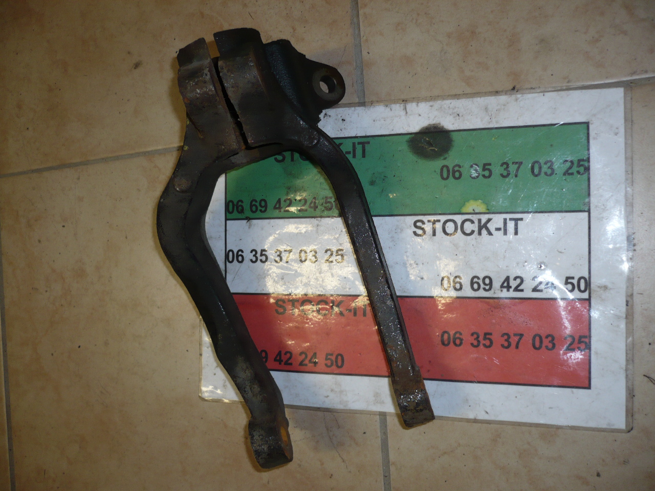 Support bas amortisseur gauche Fonte Alfa 159