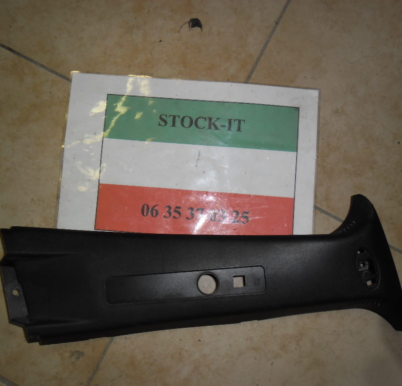 Cache montant intermédiaire Droit 156 GTA / Ti noir