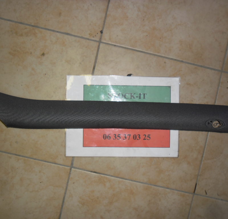 Cache montant de parebrise Droit 156 GTA / Ti noir