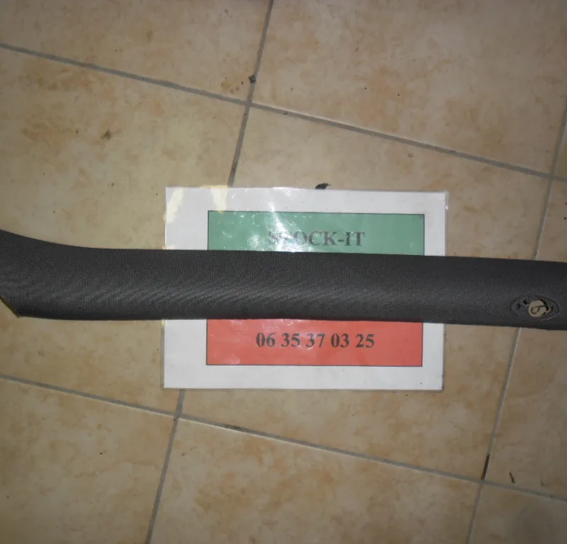 Cache montant de parebrise Droit 156 GTA / Ti noir