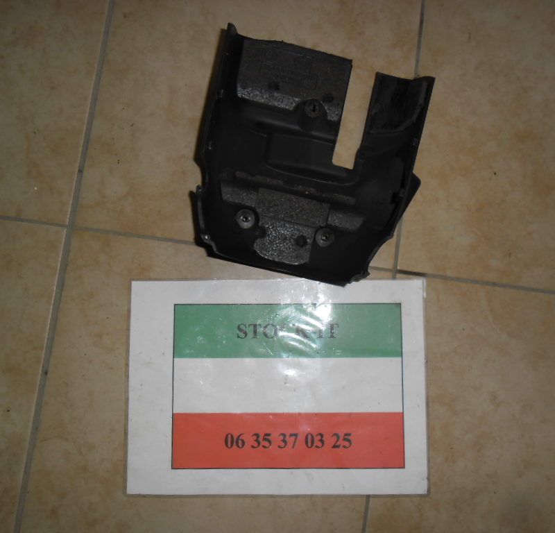 Cache sous volant Alfa 156 >2002 avec découpe pour régulateur de vitesse