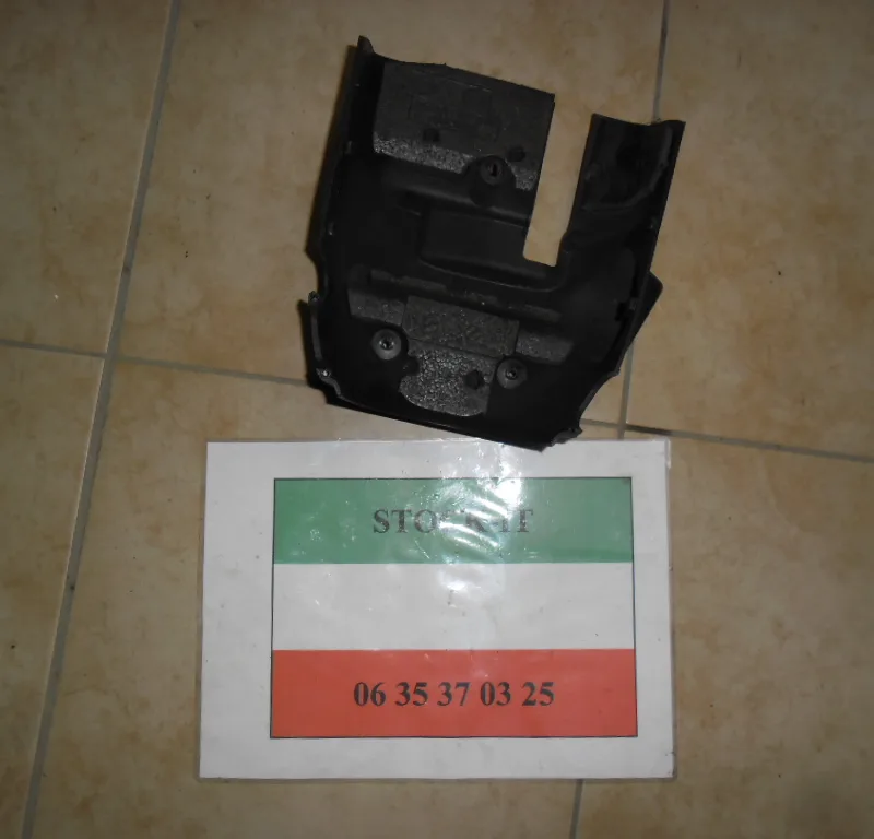 Cache sous volant Alfa 156 >2002 avec découpe pour régulateur de vitesse