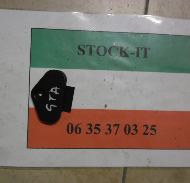 Cache vis plastique malle / hayon 156