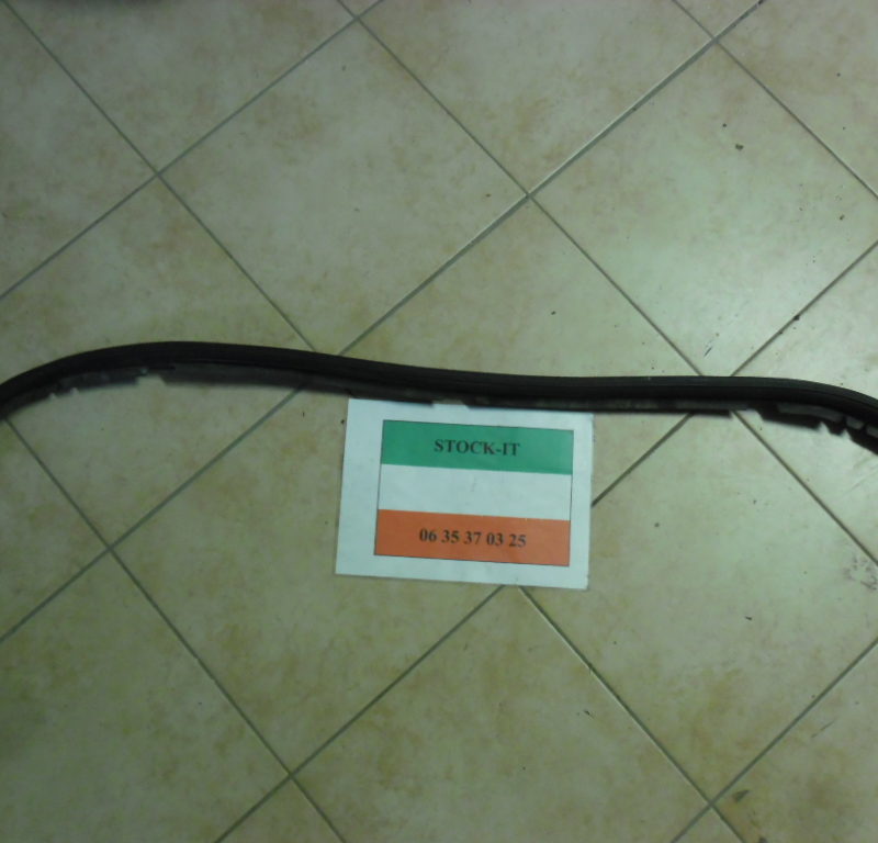 Joint de capot / compartiment moteur 156