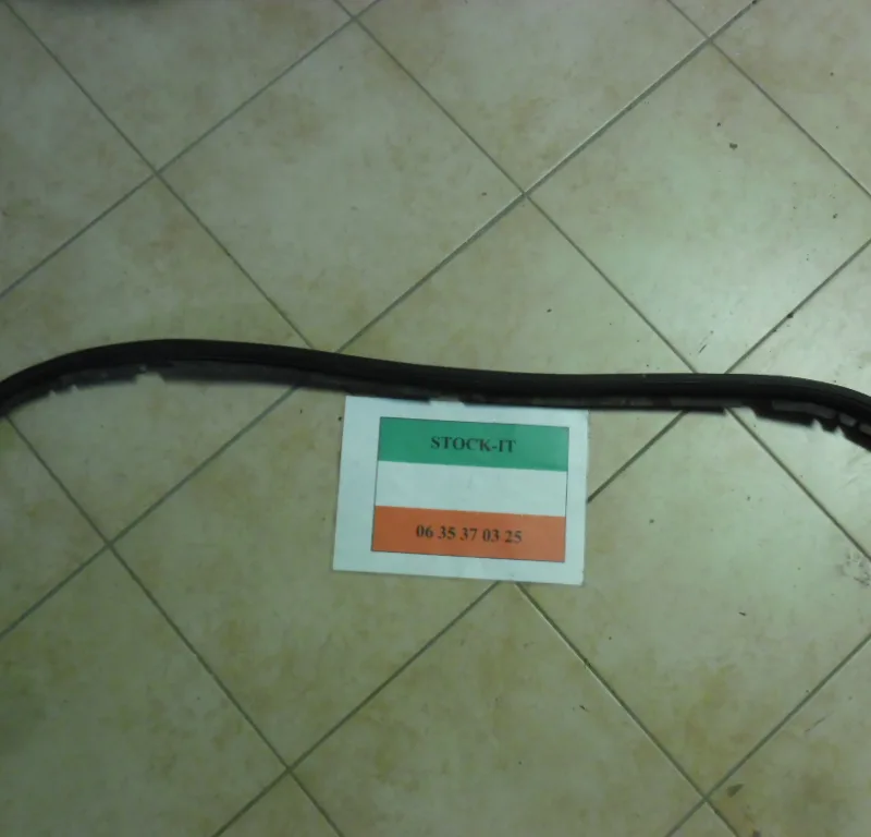 Joint de capot / compartiment moteur 156