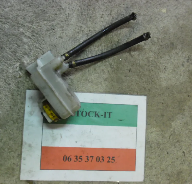 Bocal de liquide de frein 156