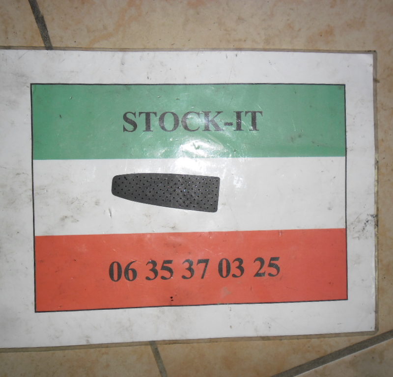 Caoutchouc de fond de poignée de porte 159
