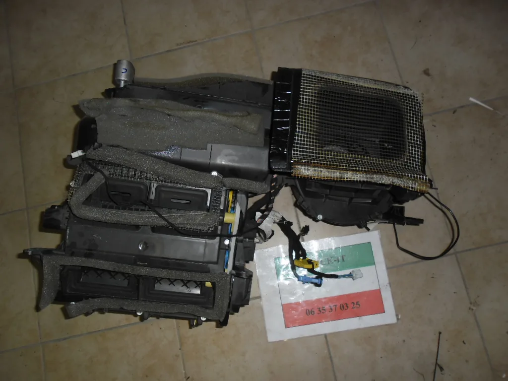 Bloc de ventilation d'habitacle 156