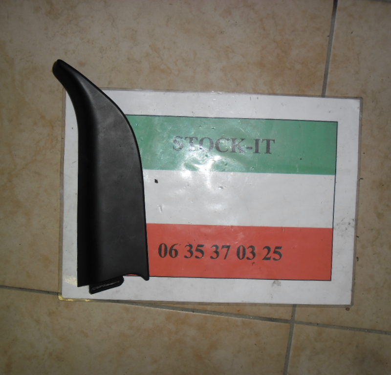 Cache plastique portière arrière droite 159 berline