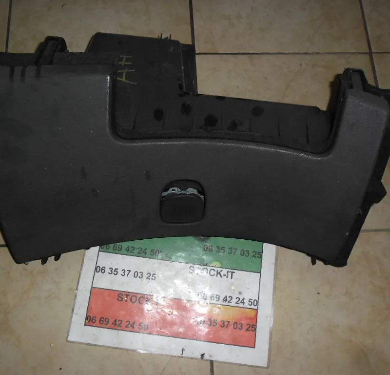 Boite à gants noire avec découpe airbag genoux 159 et Brera