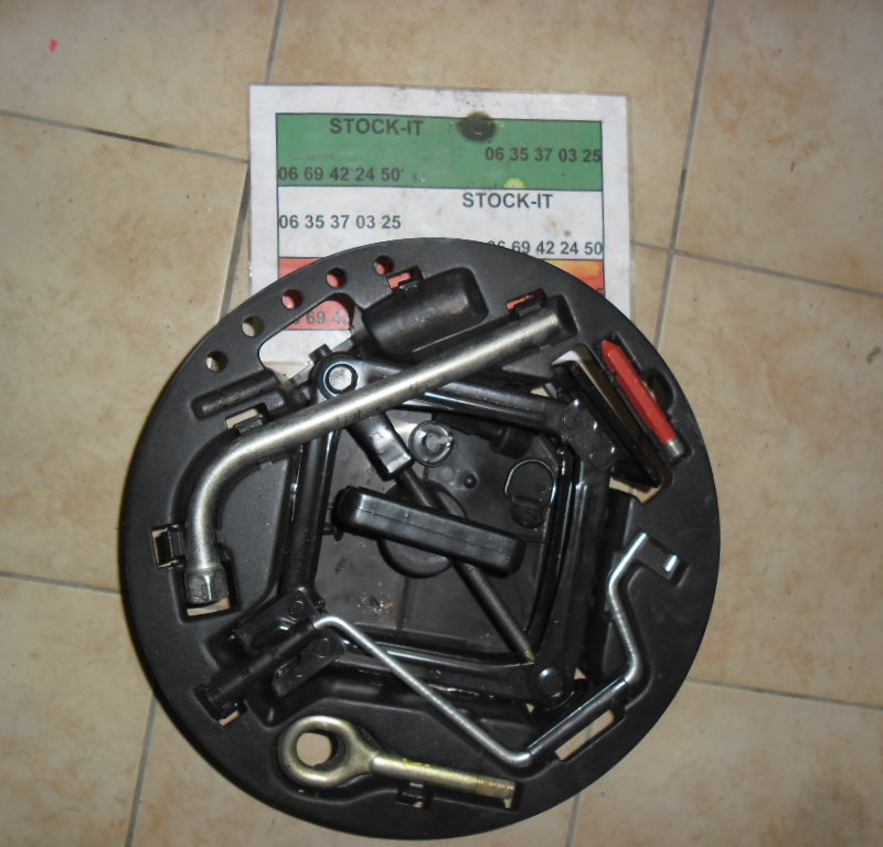 Kit outils roue de secours cric 147 / 156 / GT