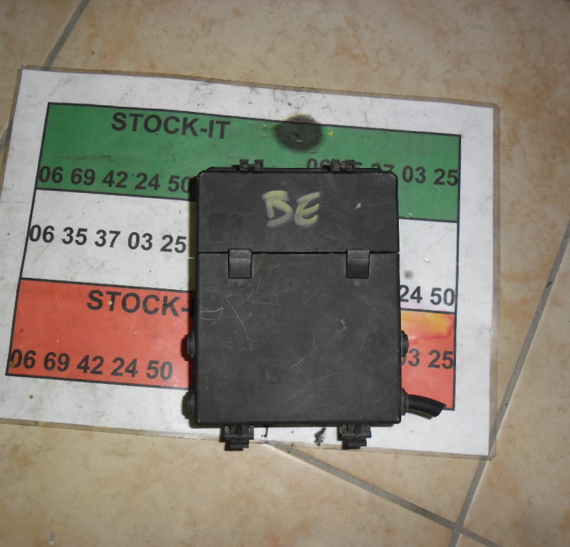 Boitier à fusibles sur batterie 156 AVEC COUVERCLE