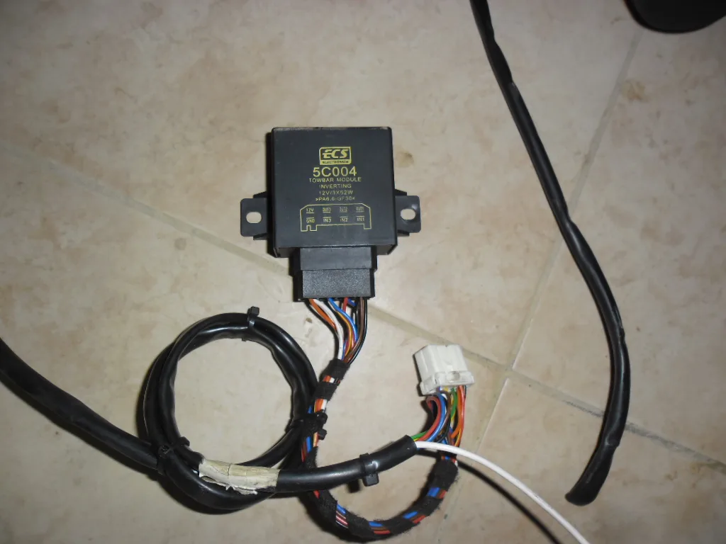 Attelage GDW Alfa 166 avec boitier électronique dédié et faisceau – Image 2