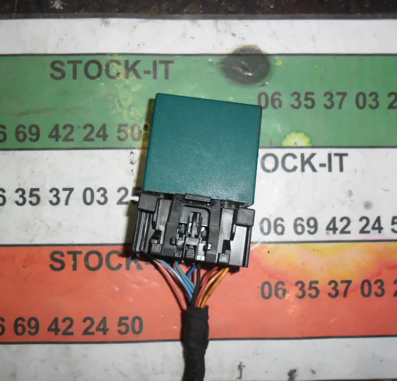Boitier electronique relais 60617164 avec support et 10cm de faisceau
