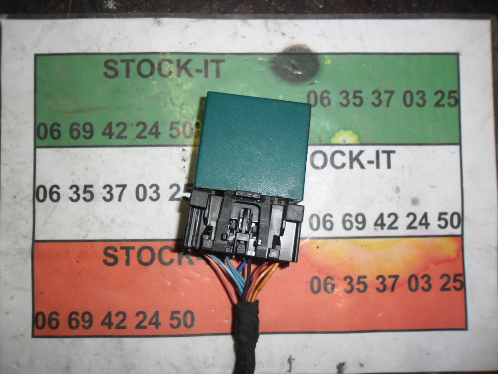 Boitier electronique relais 60617164 avec support et 10cm de faisceau