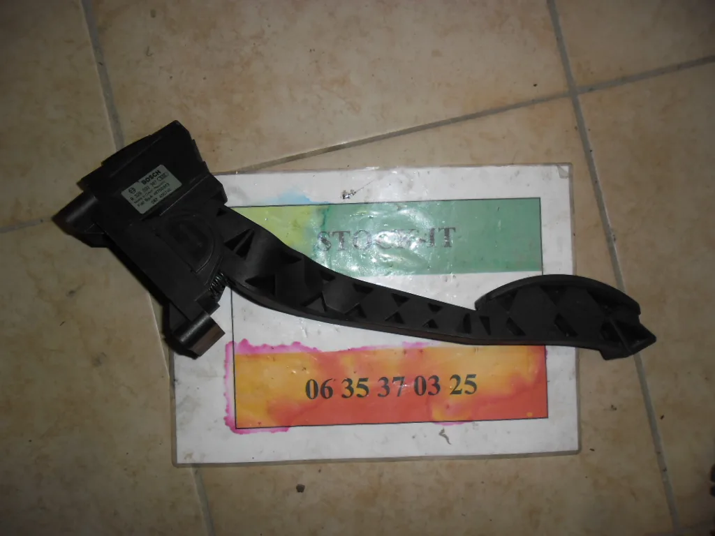 Pédale accélarateur 0 281 002 380