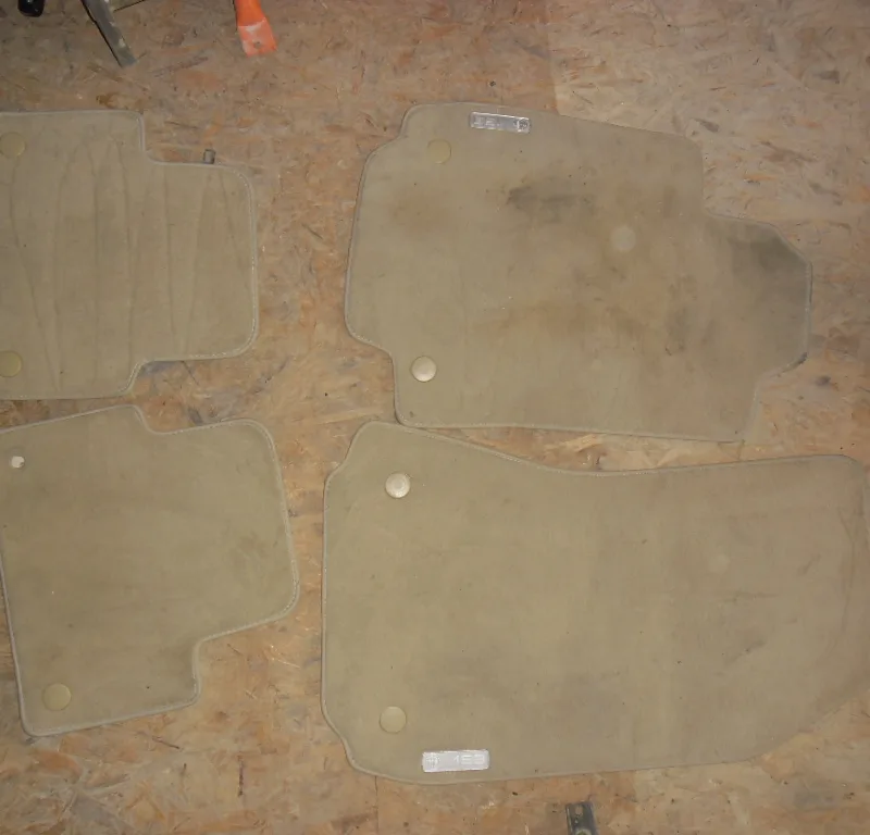 Jeu de tapis beige pour 159