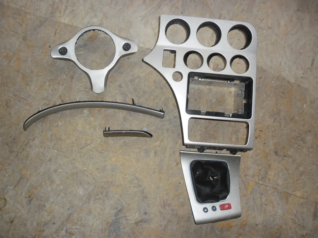 Kit de finition intérieure Alu brossé doré (version pour Radio CD)