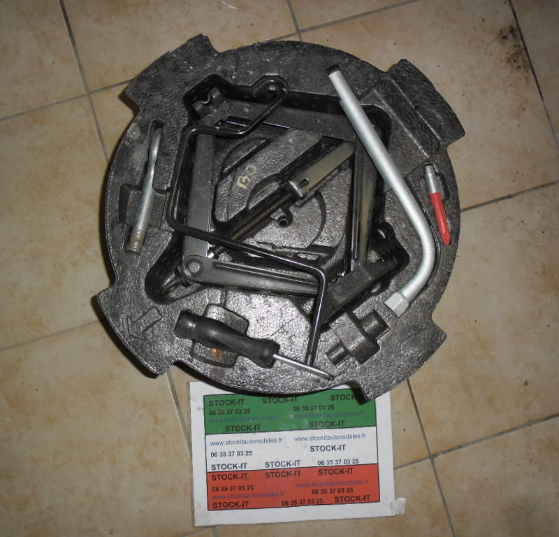 Kit Cric + outils Roue de secours 159