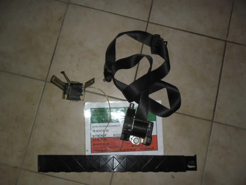 Ceinture avant centrale Multipla avec déclencheur de prétensioneur