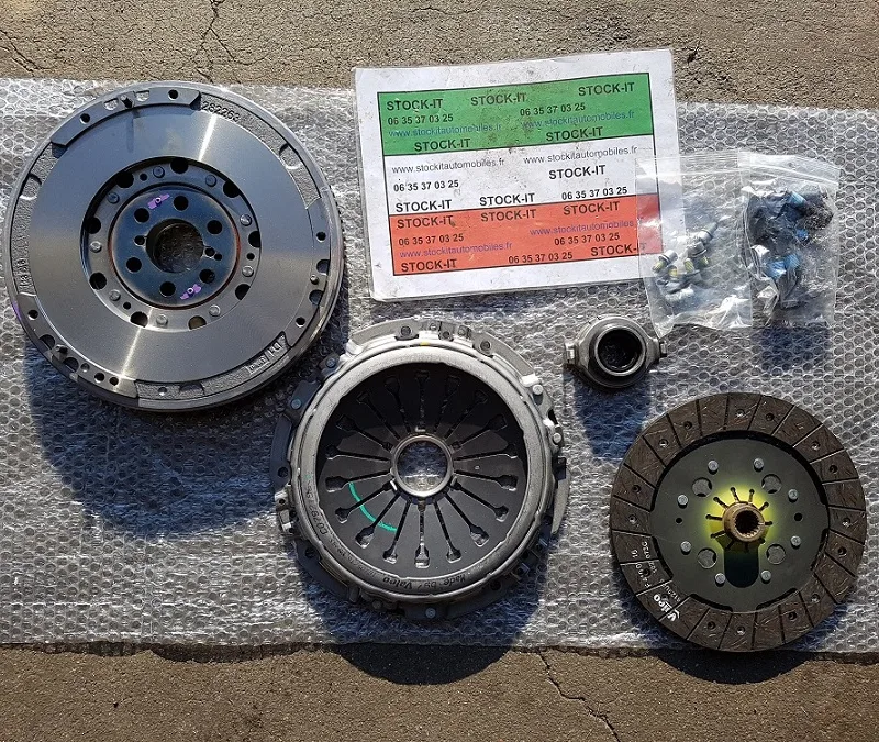Volant moteur bi-masse NEUF + kit d'embrayage 147 / 156 / GT 1.9 et 2.4 JTD NEUF