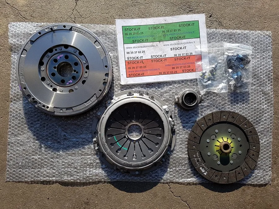 Volant moteur bi-masse NEUF + kit d'embrayage 147 / 156 / GT 1.9 et 2.4 JTD NEUF