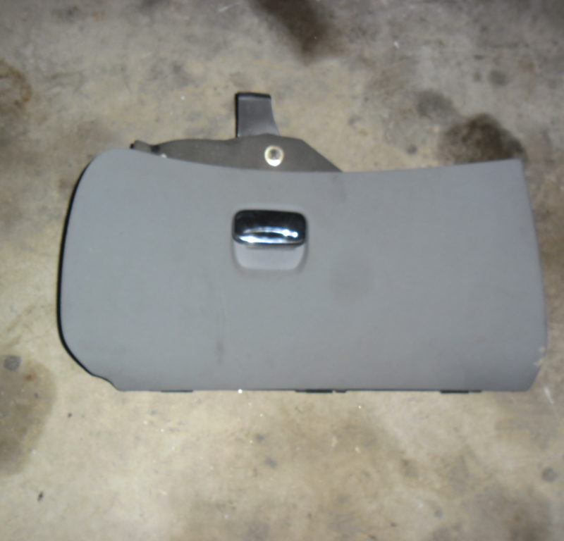 Porte de boite a gants grise 147 / GT