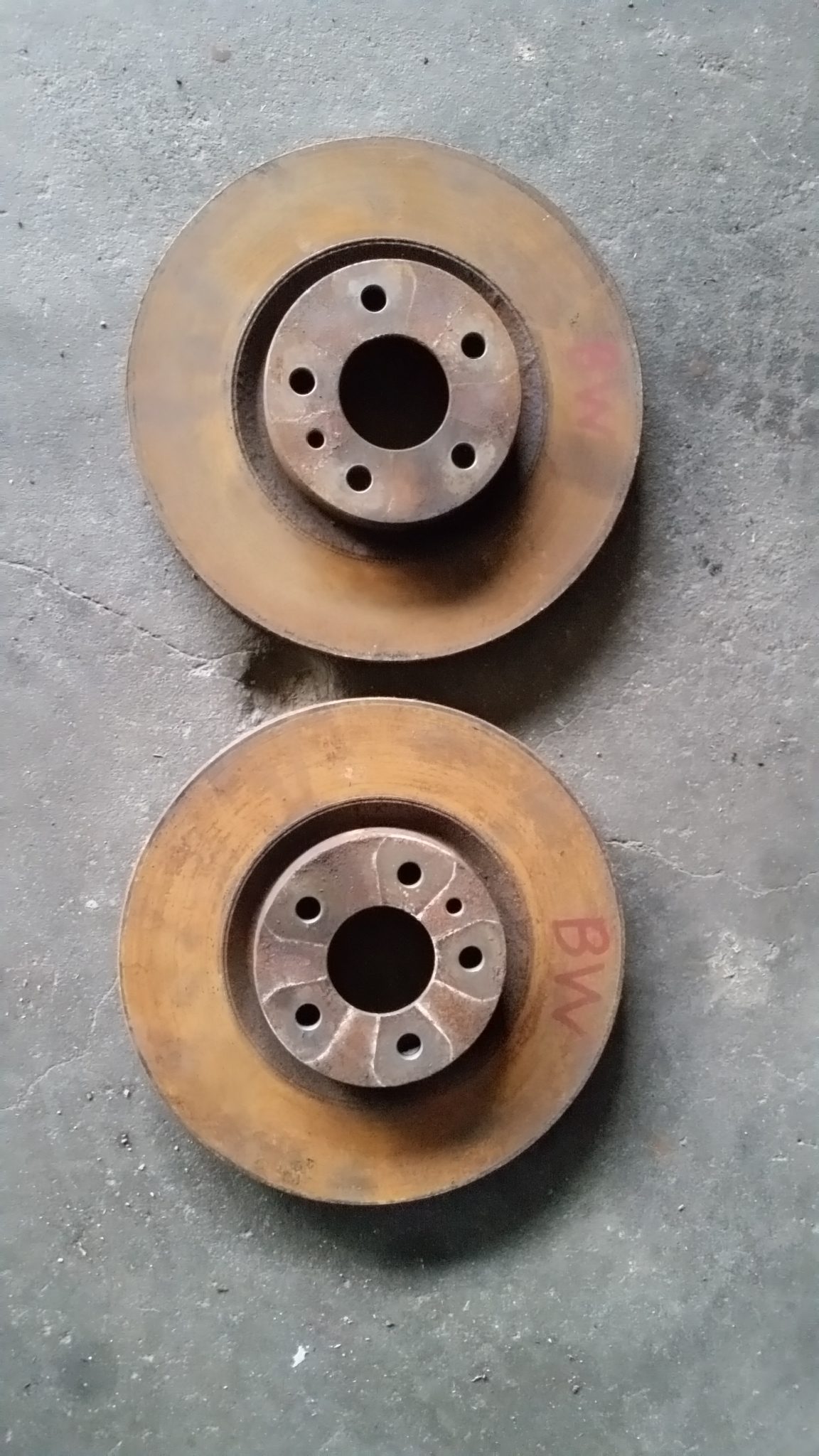 Disques de frein avant ventilés pour 147 / 156 / GT (la paire)