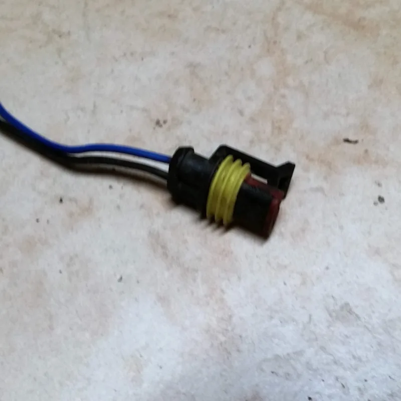Connecteur a deux broches pour contacteur / ampoule de recul (prise avec 10cm de fil)