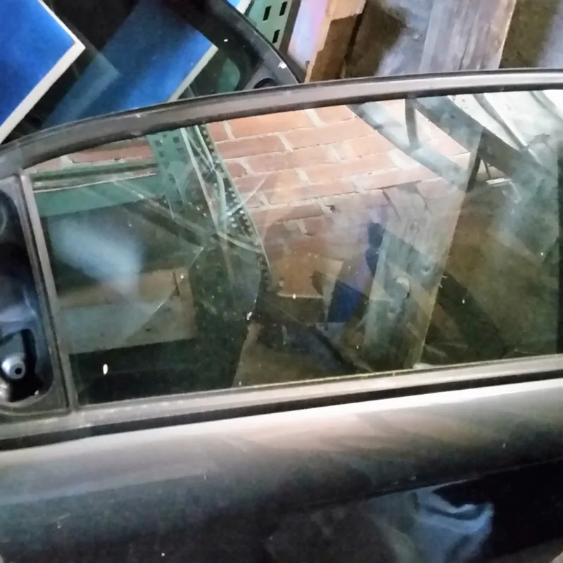 Vitre Arrière droite Alfa 147 5 portes