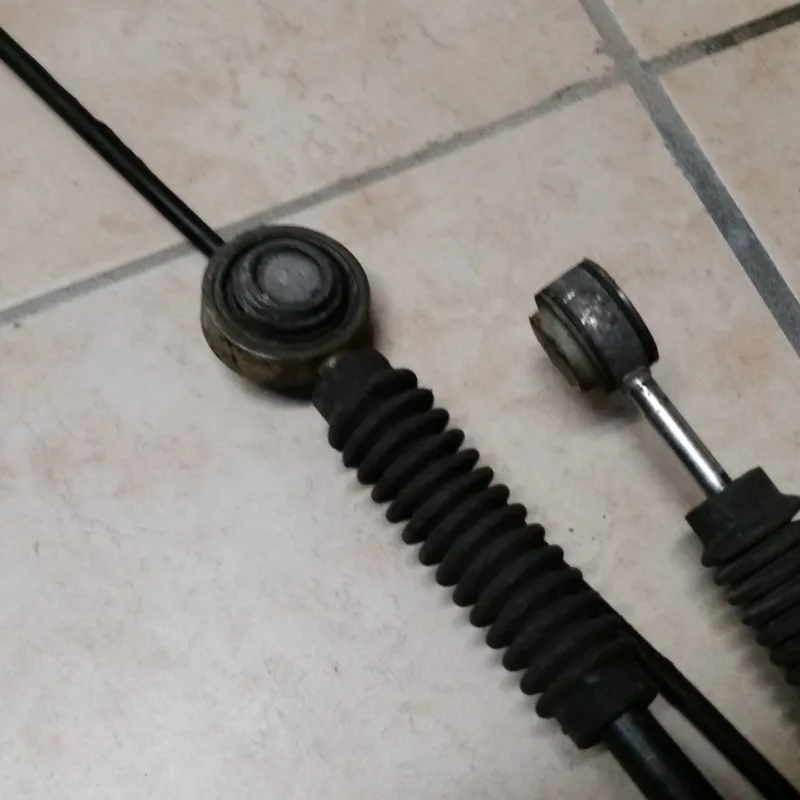 Cables de commande de boite de vitesse Ulysse 2.2 HDI (la paire)
