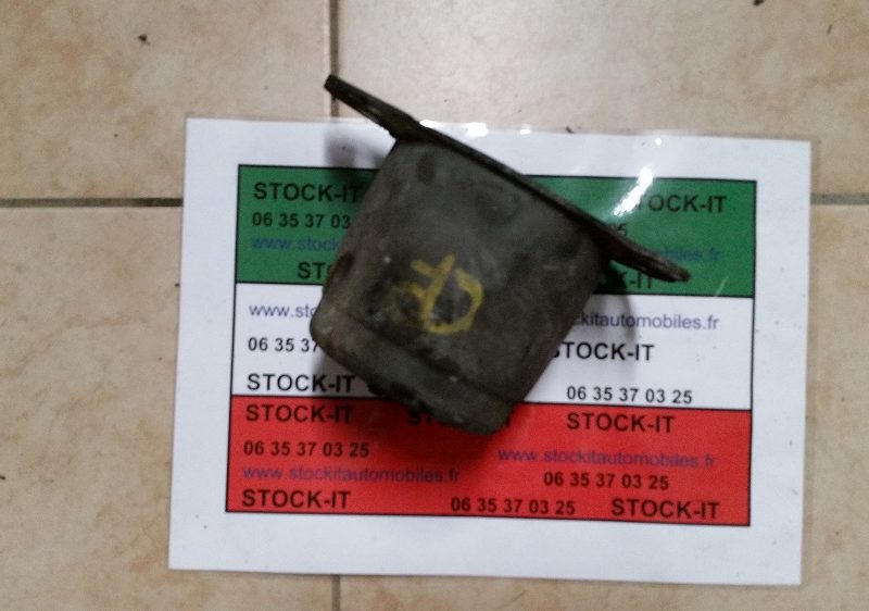 Support moteur droit 147 / 156 JTD (coté distribution)