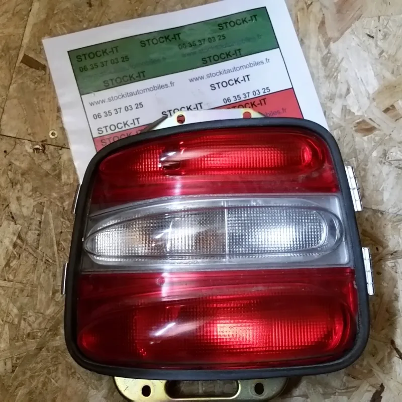 Feu arrière gauche Brava