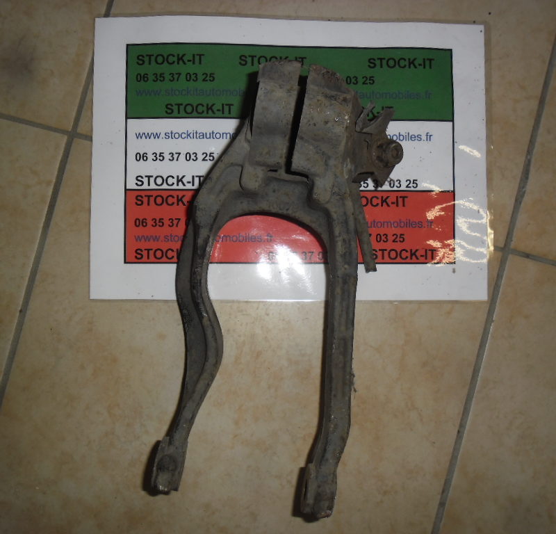 Jambe de force amortisseur en Fonte coté Droit 147 / 156