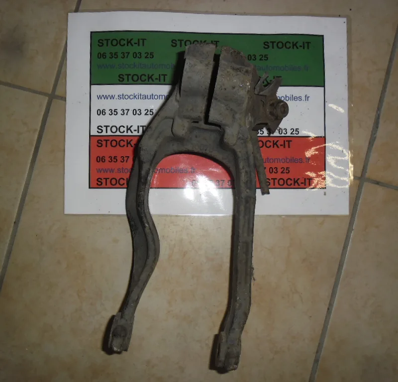 Jambe de force amortisseur en Fonte coté Droit 147 / 156