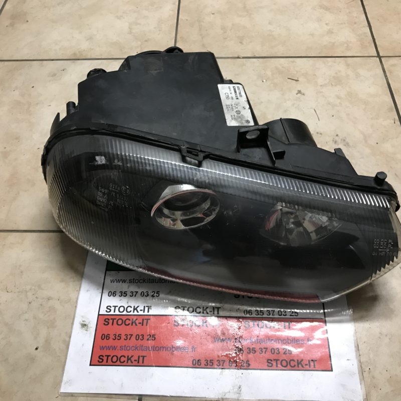 Phare Xenon Alfa 156 GTA AVD (une fixation cassée)