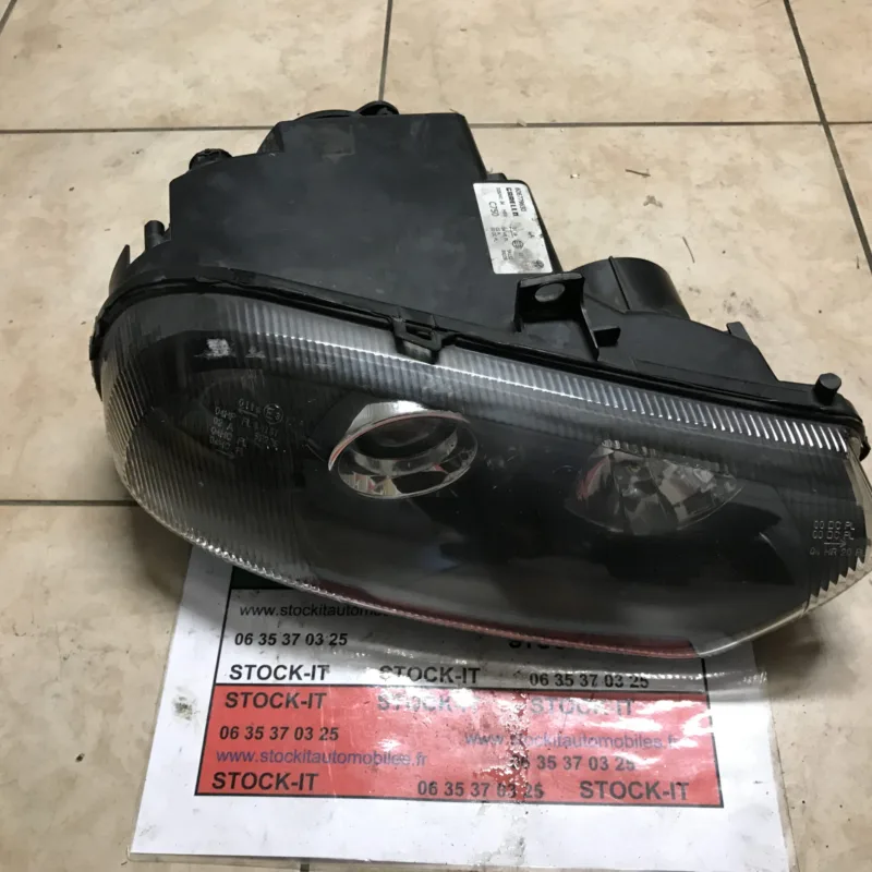 Phare Xenon Alfa 156 GTA AVD (une fixation cassée)