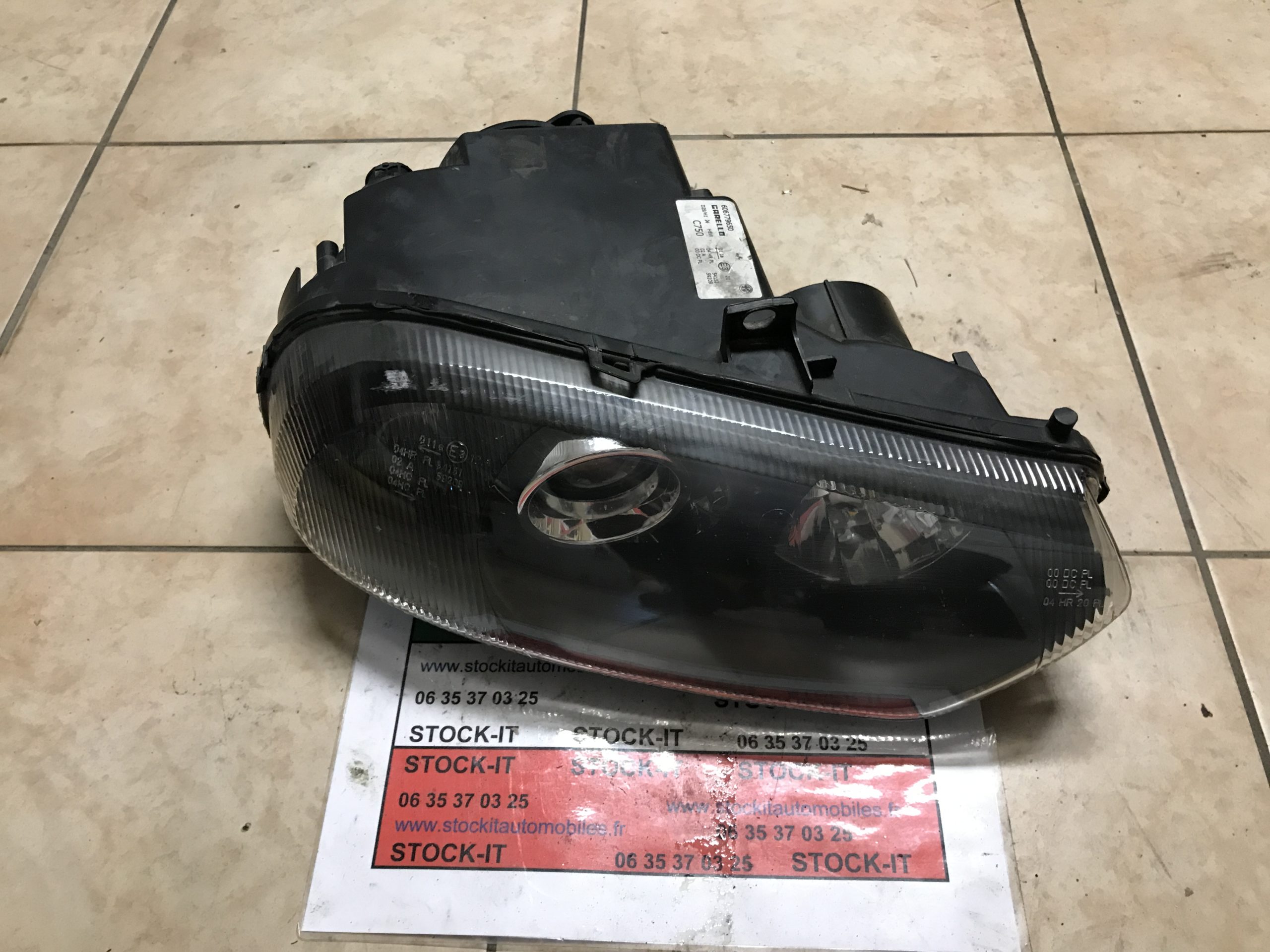 Phare Xenon Alfa 156 GTA AVD (une fixation cassée)