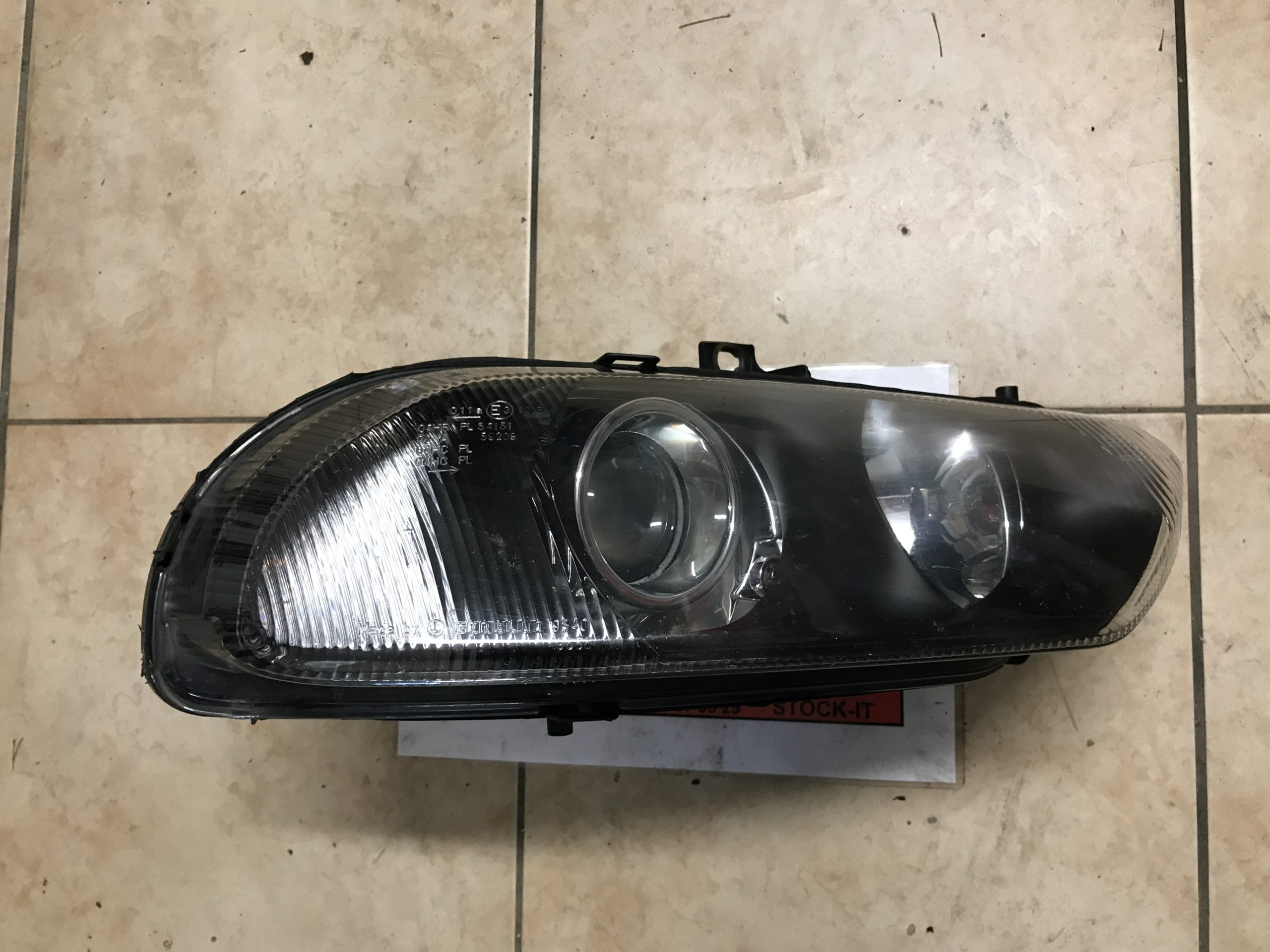 Phare Xenon Alfa 156 GTA AVD (une fixation cassée) – Image 2