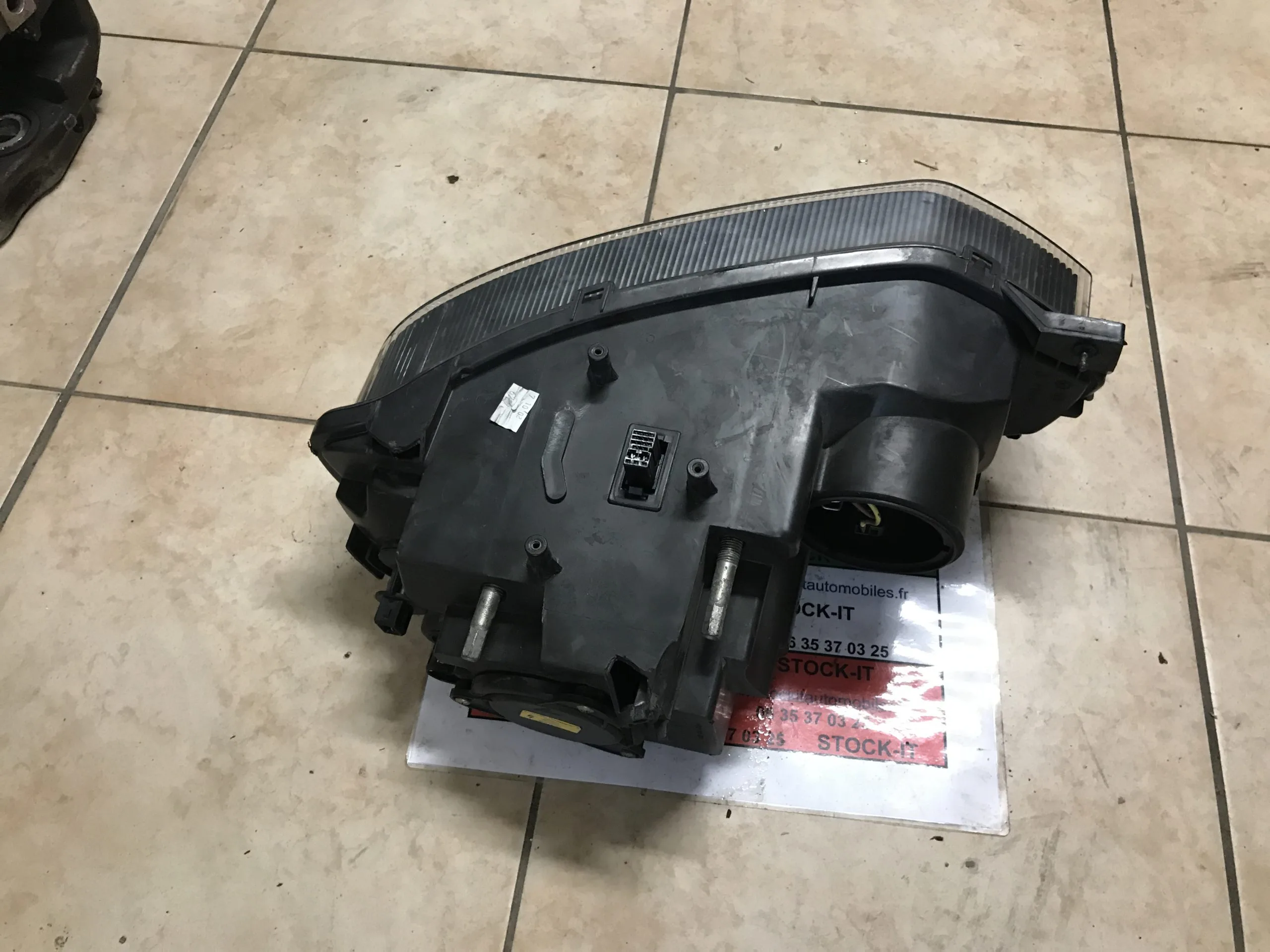 Phare Xenon Alfa 156 GTA AVD (une fixation cassée) – Image 3