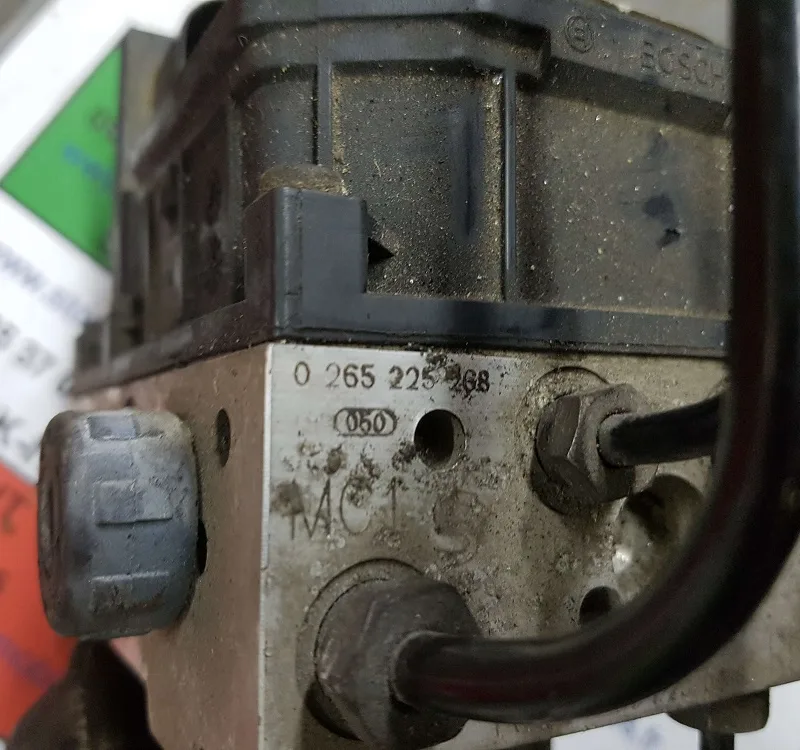 Pompe hydraulique et calculateur d'ABS  0 265 225 268