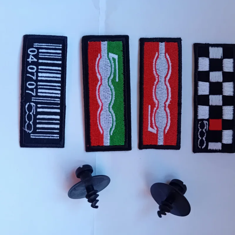 Lot de 4 emblèmes FIAT 500 pour tapis sol